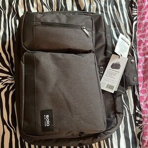 Solo New York Messenger backpack. Gray